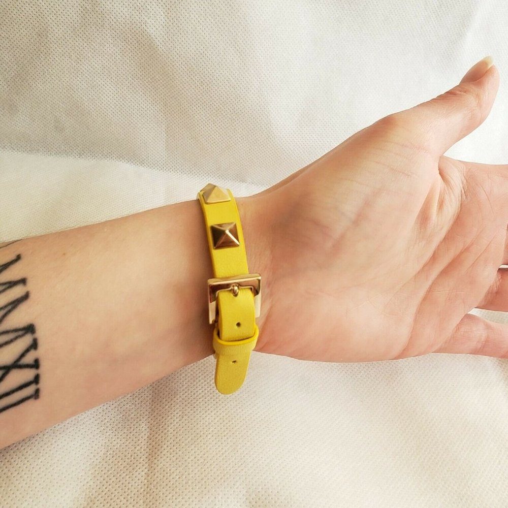 SOLD Valentino Rockstud Bracelet Yellow Leather Authentic - Picture 3 of 8